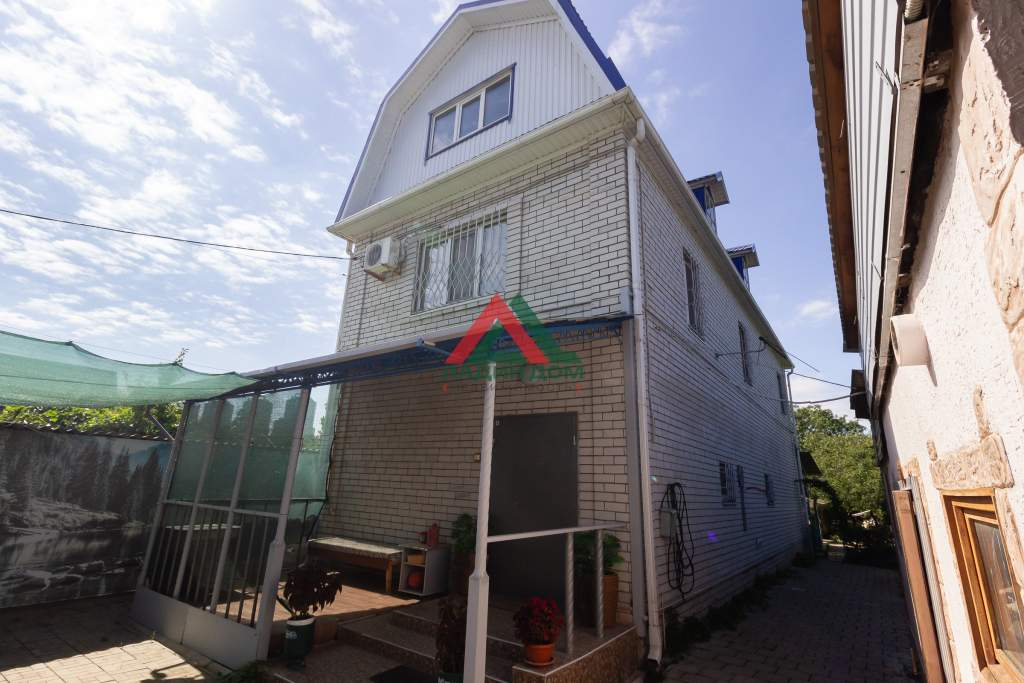 Дом на продажу в Краснодаре, Бородинская улица, 108 фото №0