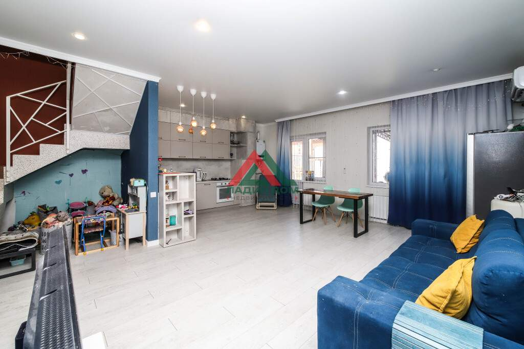 Коттедж на продажу в Новой Адыгее, Им Совмена улица, 7/1 фото №0