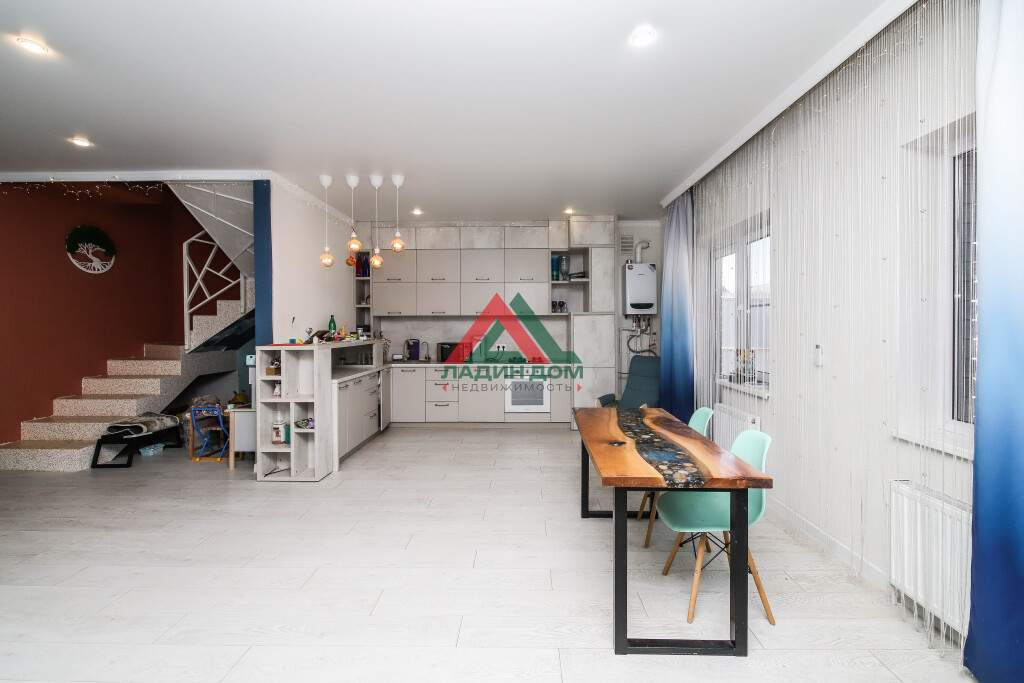 Коттедж на продажу в Новой Адыгее, Им Совмена улица, 7/1 фото №3