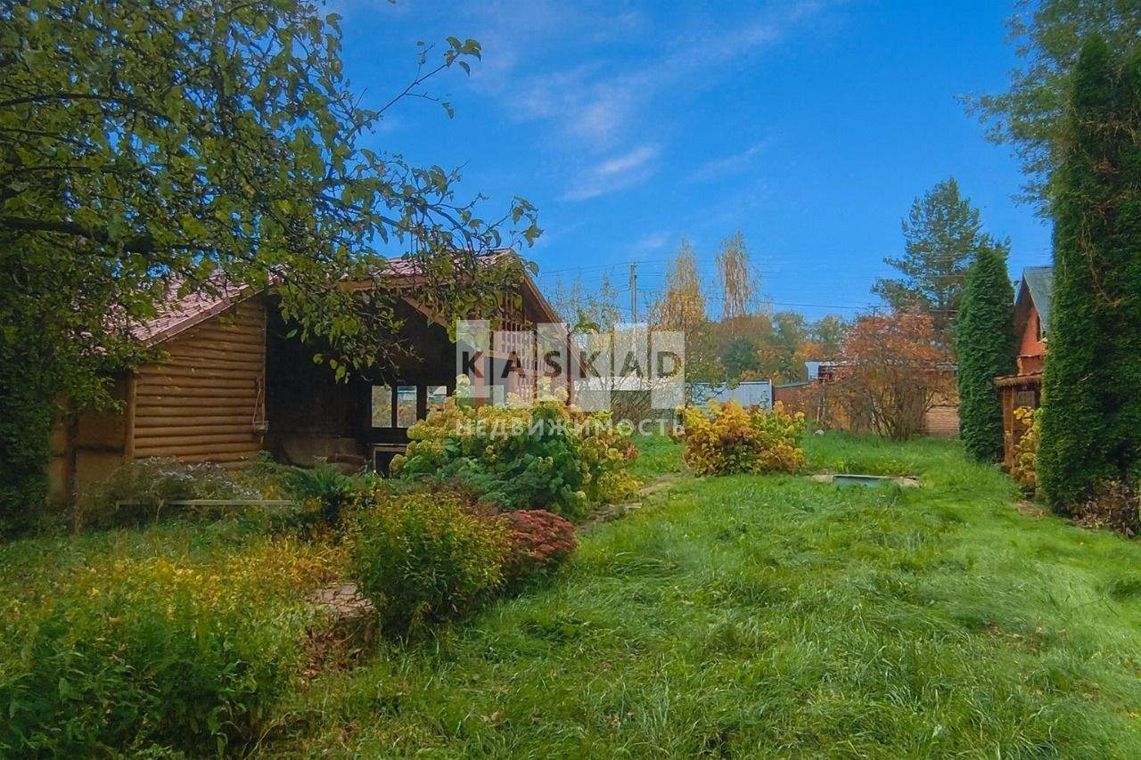 Продам земельный участок 1200 м.кв.