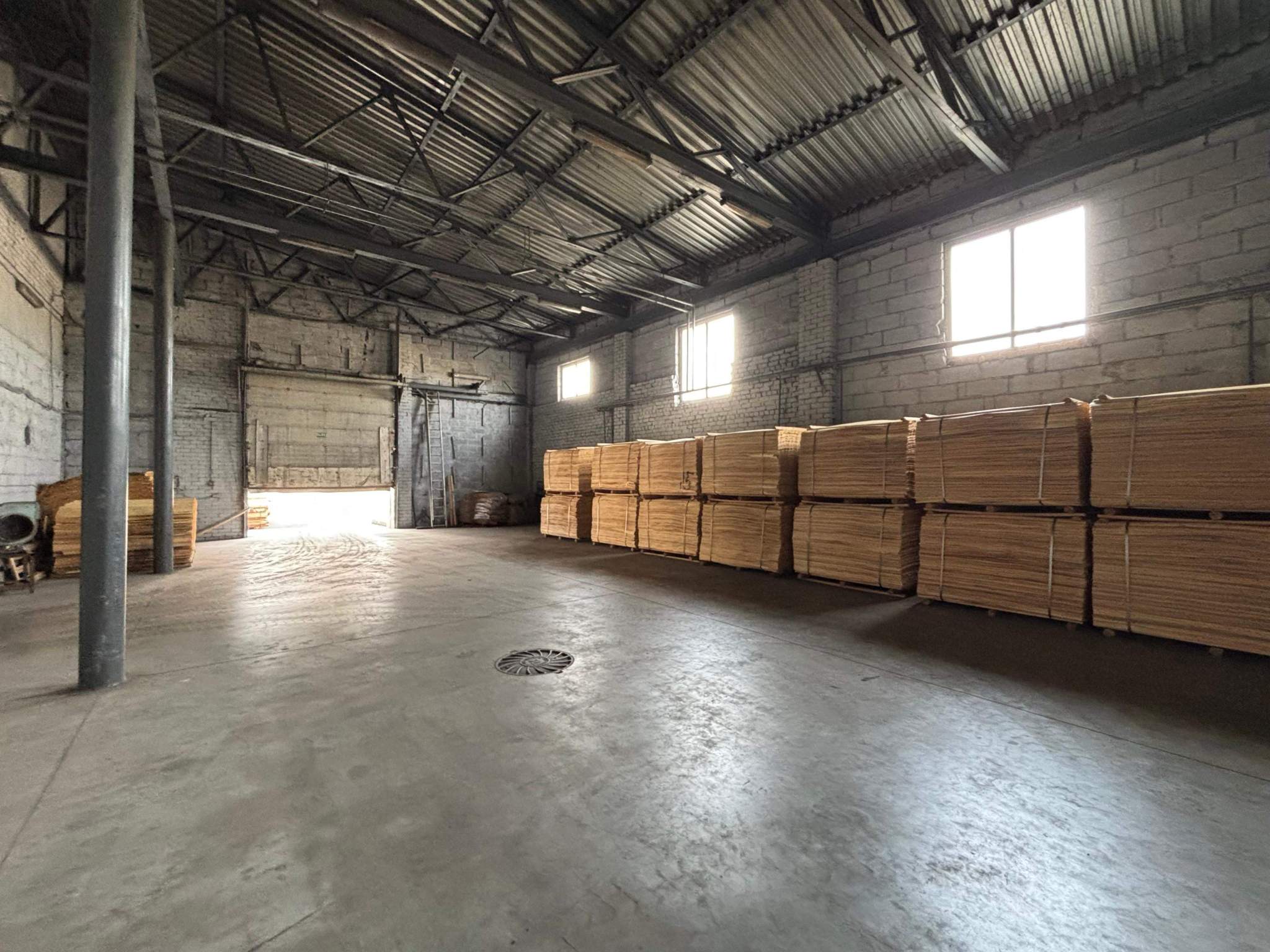 Продам торговое помещение 7058.8 м.кв.