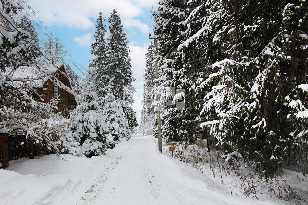 Продам земельный участок 2500 м.кв.