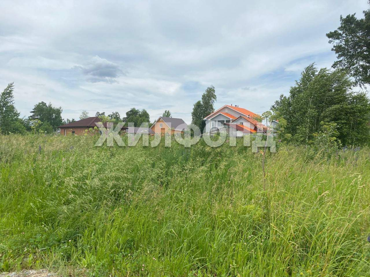 Продам земельный участок 1000 м.кв.