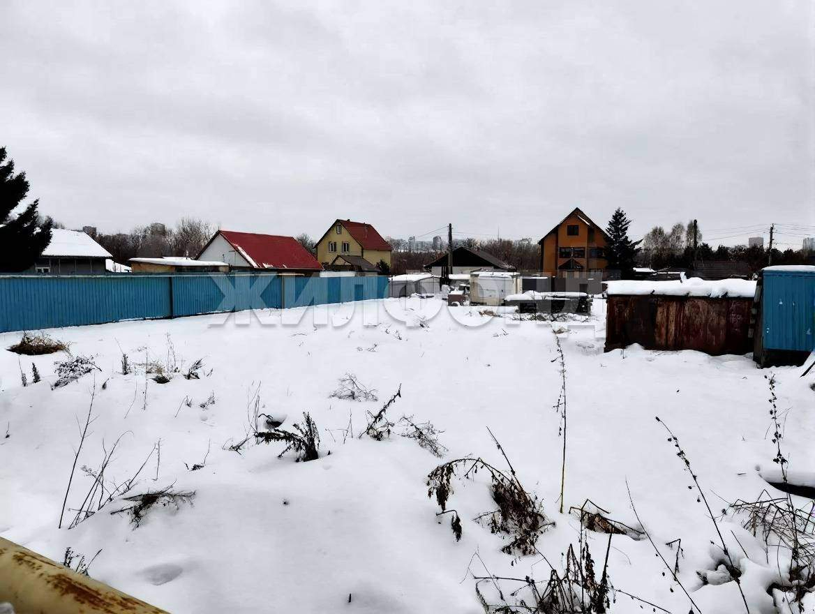 Продам земельный участок 600 м.кв.