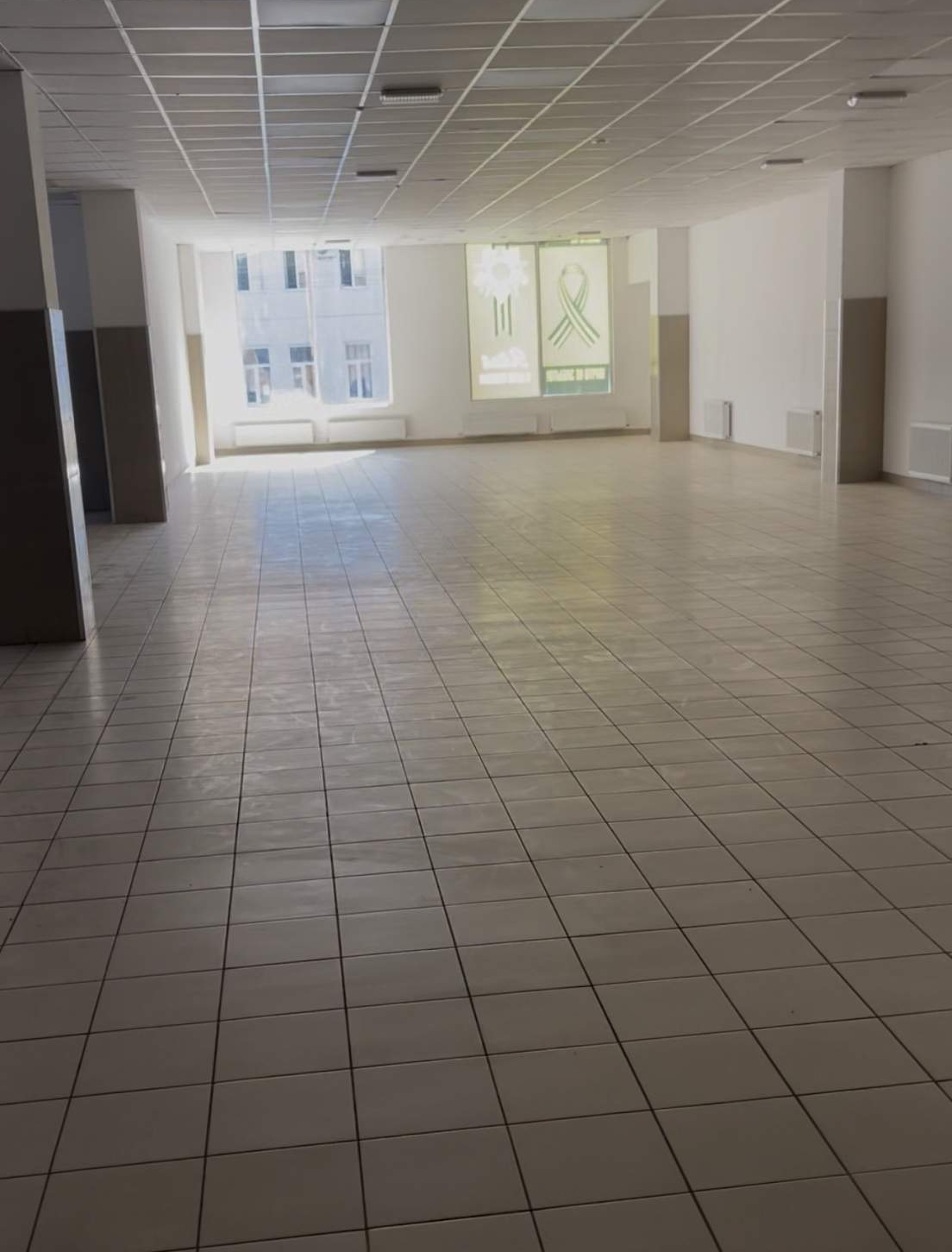 Продам торговое помещение 933 м.кв.