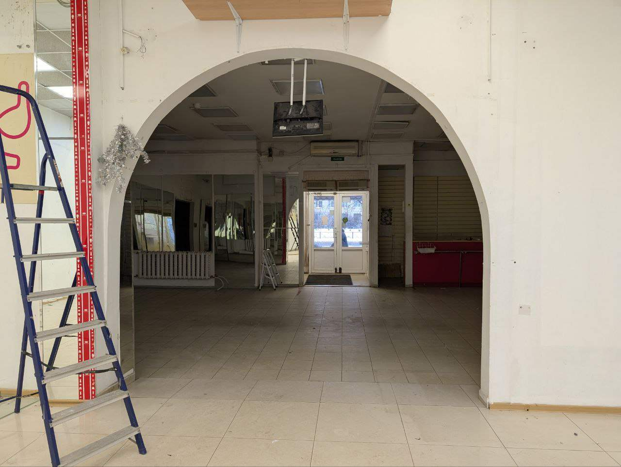 Продам магазин 271.4 м.кв.