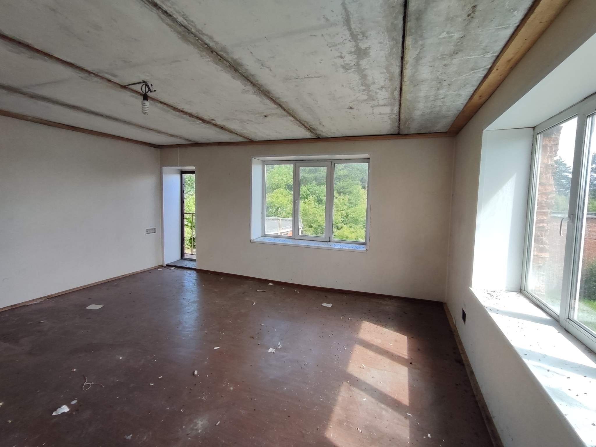 Продам торговое помещение 1864 м.кв.