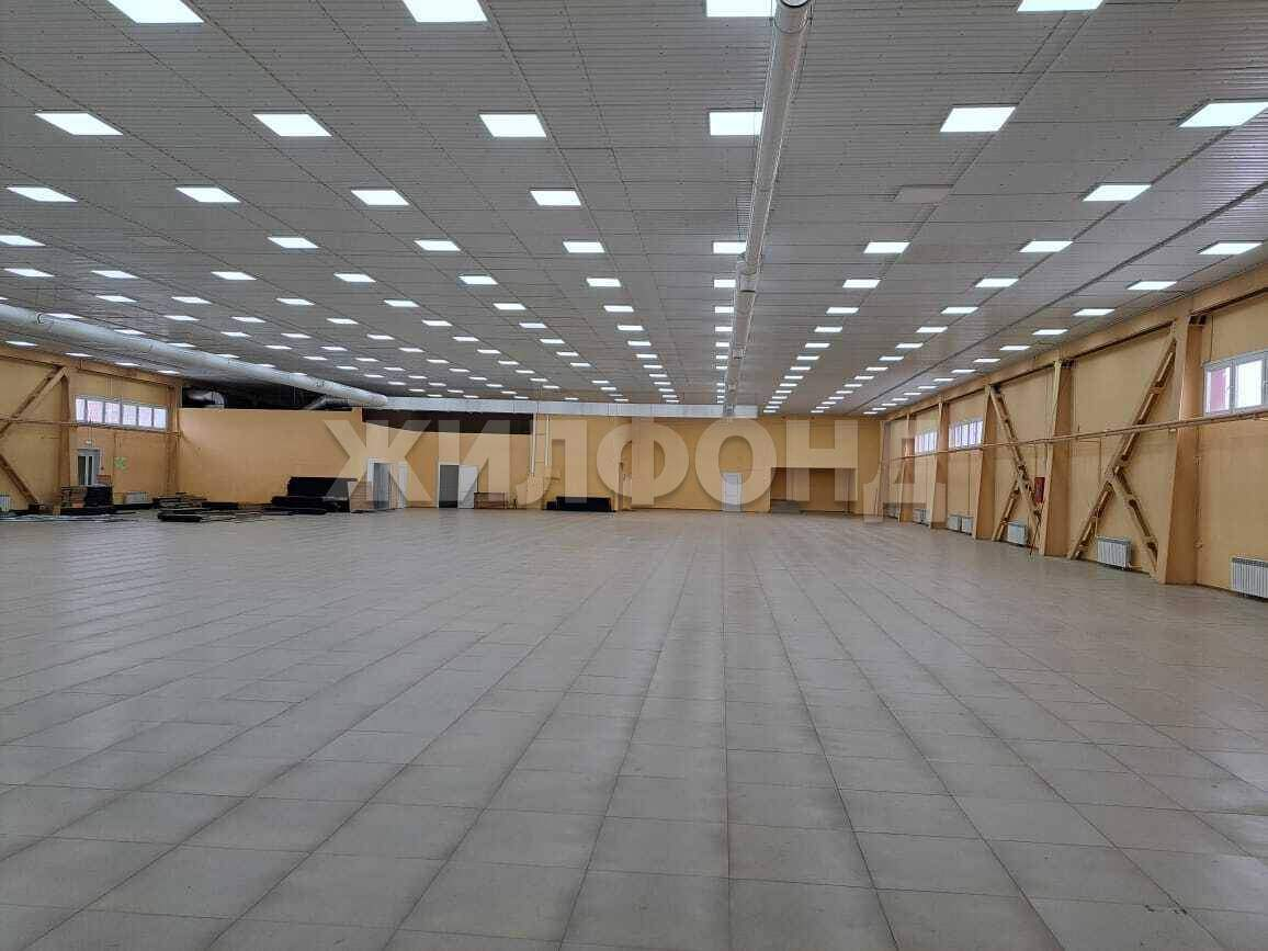 Продам магазин 1529 м.кв.