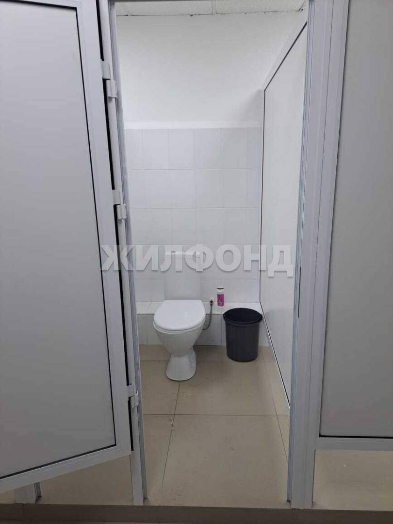 Продам магазин 1529 м.кв.