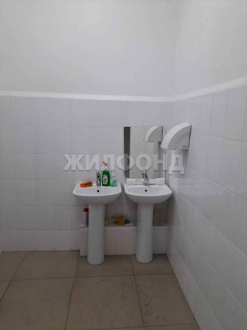 Продам магазин 1529 м.кв.