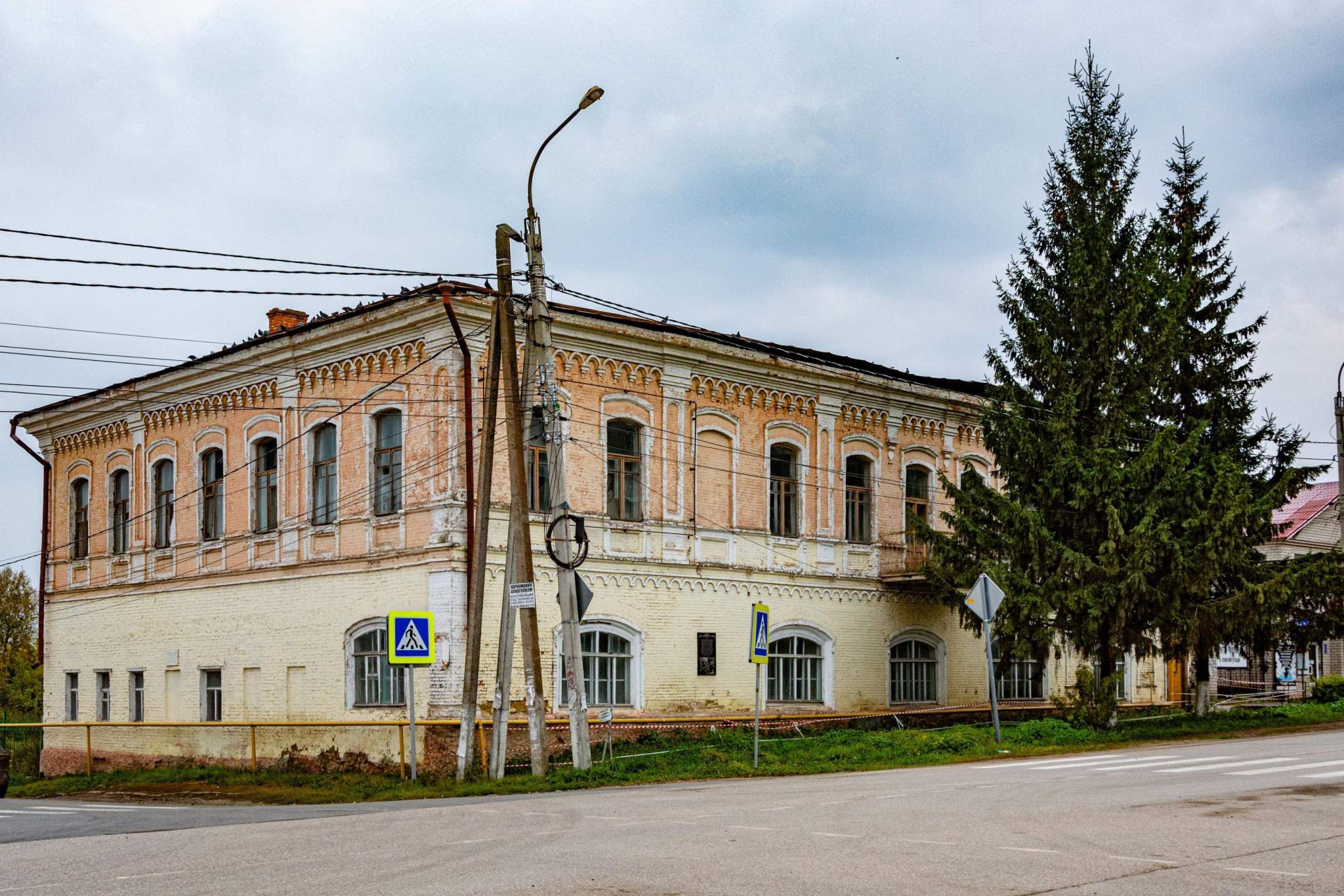 Продам торговое помещение 1095.5 м.кв.