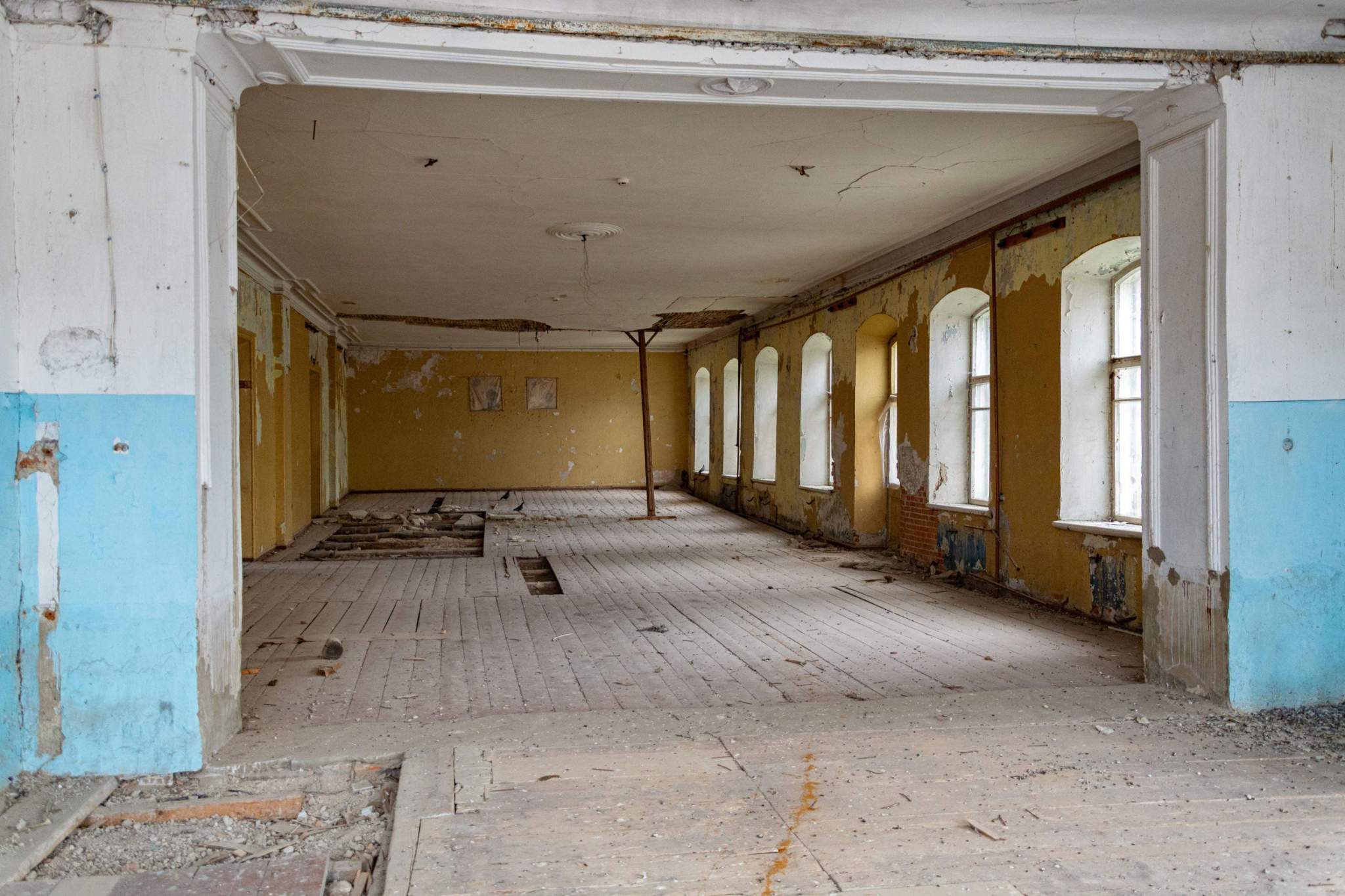 Продам торговое помещение 1095.5 м.кв.