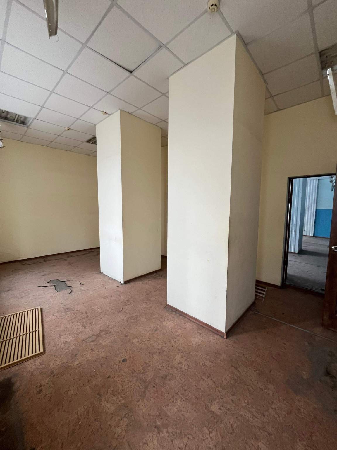 Продам торговое помещение 3639 м.кв.