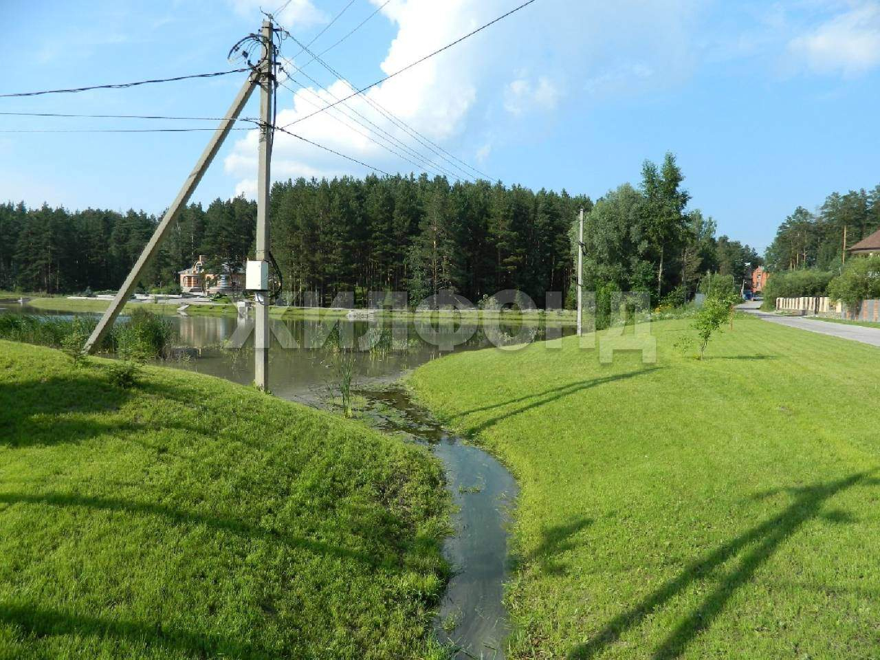 Продам земельный участок 1500 м.кв.