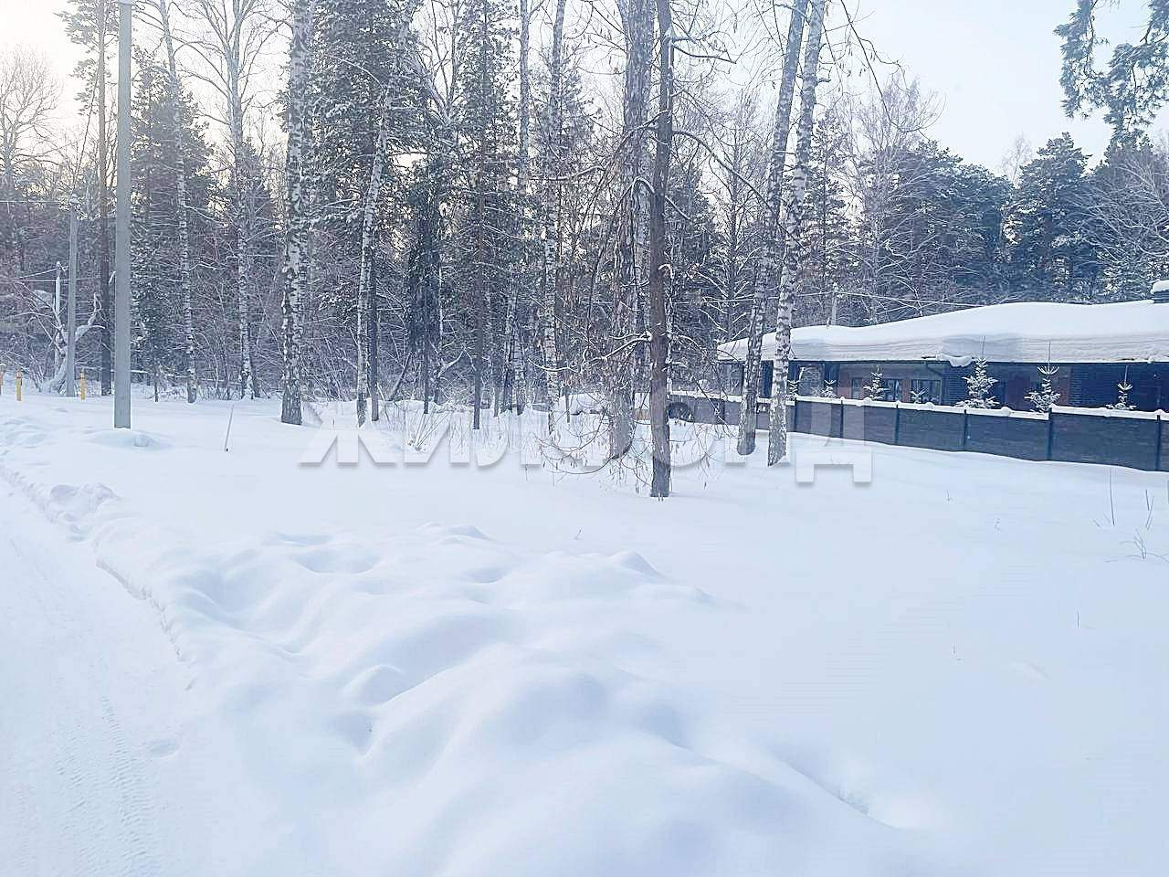 Продам земельный участок 800 м.кв.