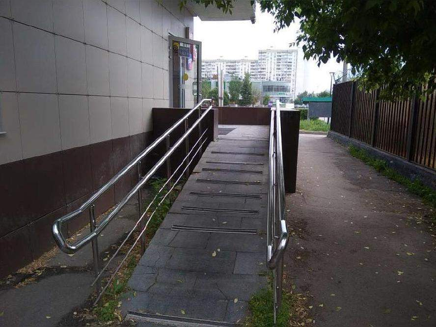 Фото: Торговое помещение 380.8 м2 в аренду test