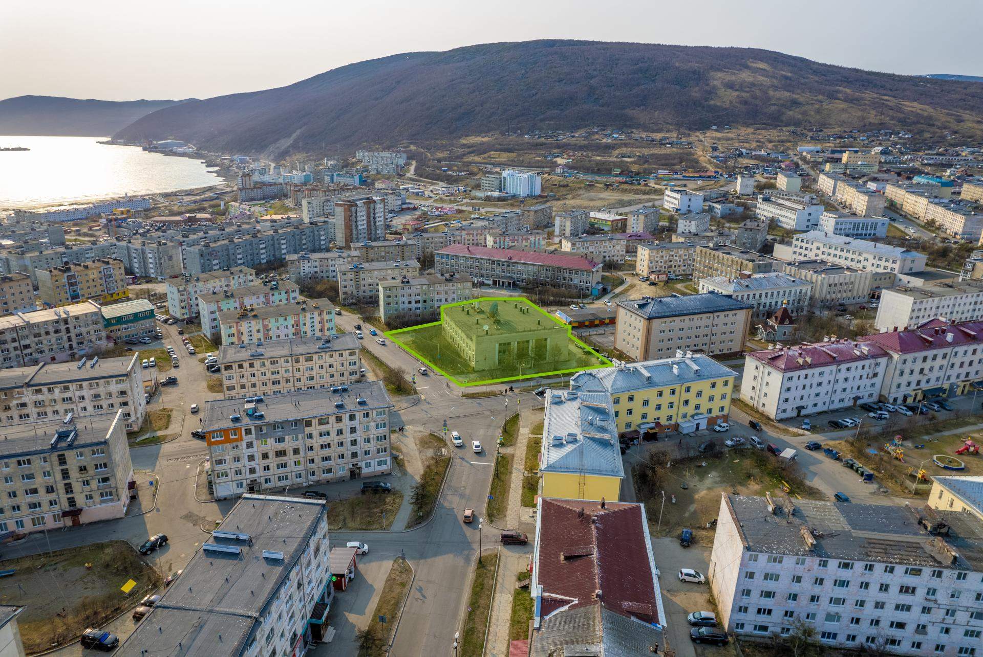 Продам торговое помещение 1490.2 м.кв.