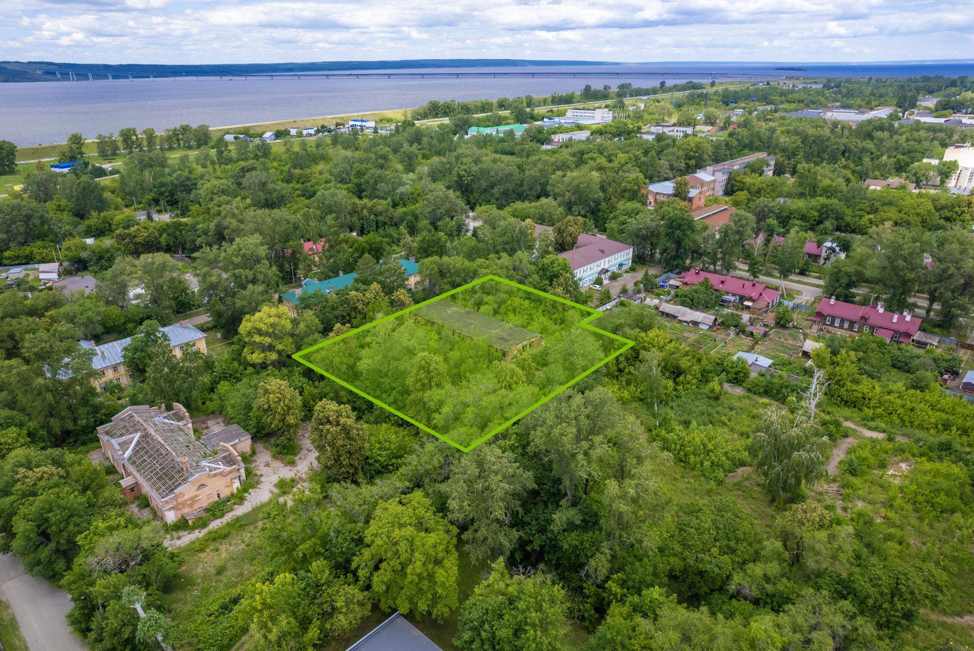 Продам торговое помещение 985.6 м.кв.