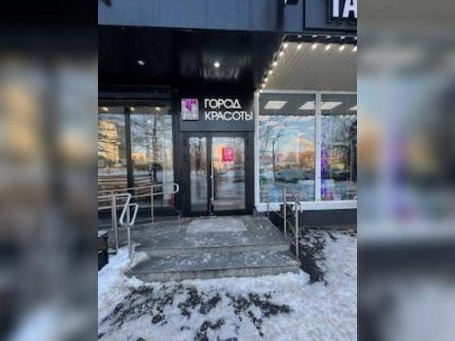 Сдам в аренду магазин 389.7 м.кв.