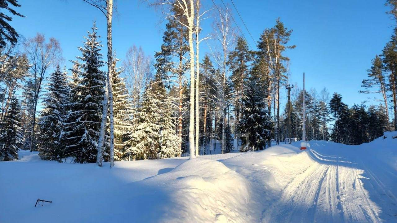 Продам земельный участок 690 м.кв.