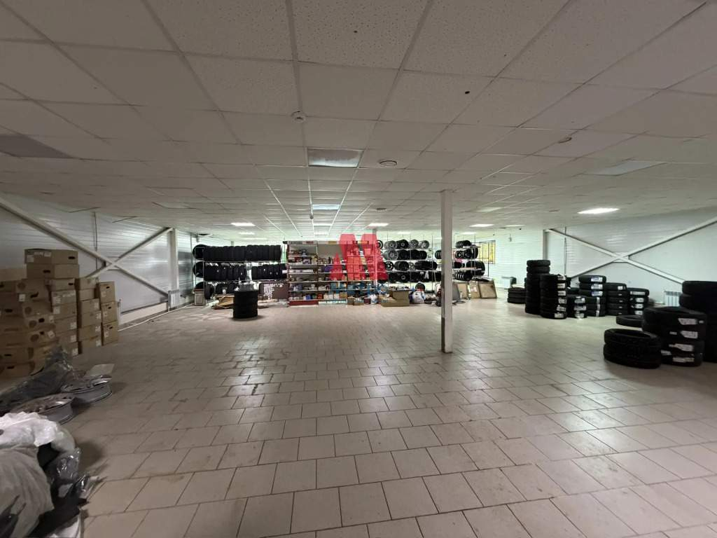 Продам торговое помещение 441.8 м.кв.