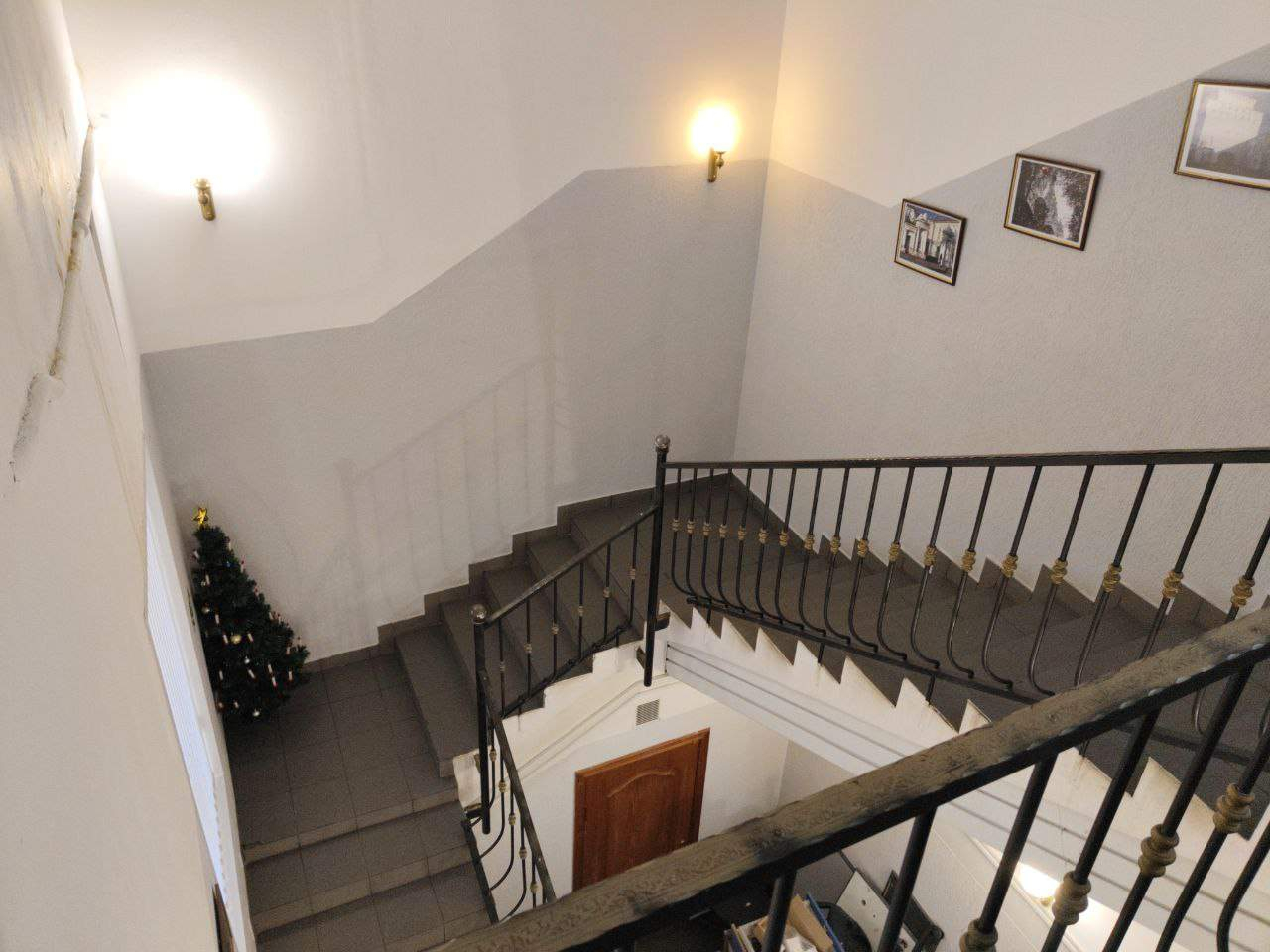 Продам торговое помещение 1197.5 м.кв.