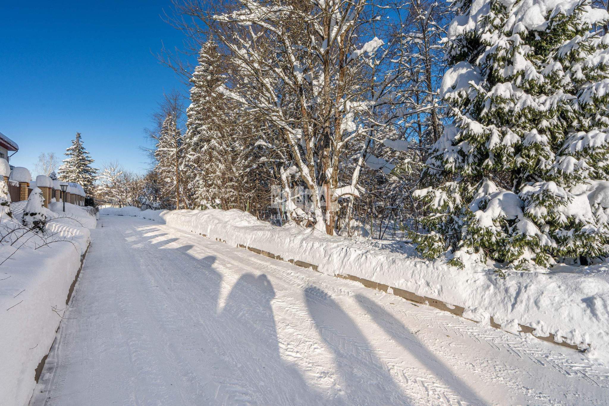 Продам земельный участок 1900 м.кв.