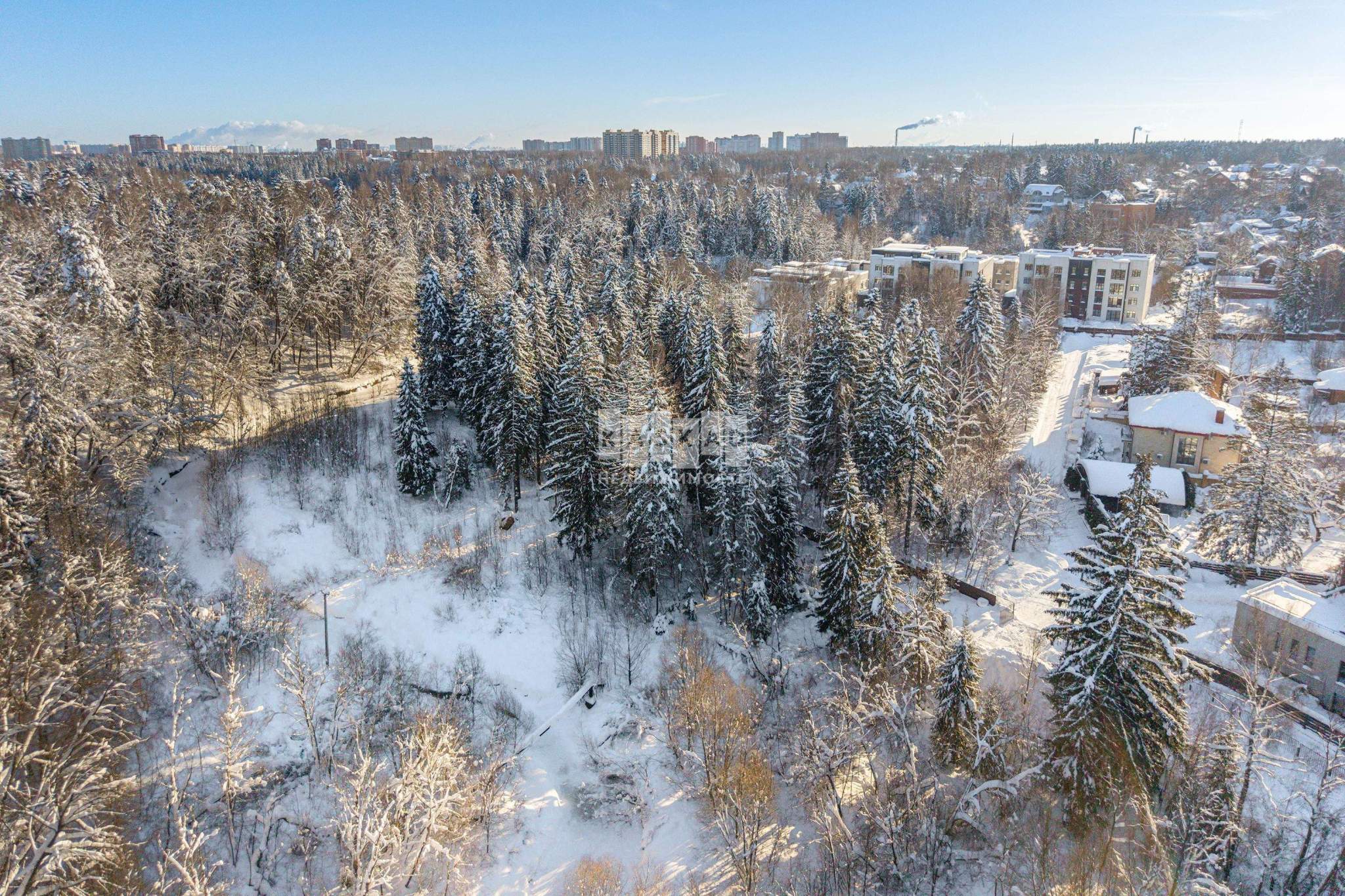 Продам земельный участок 1800 м.кв.