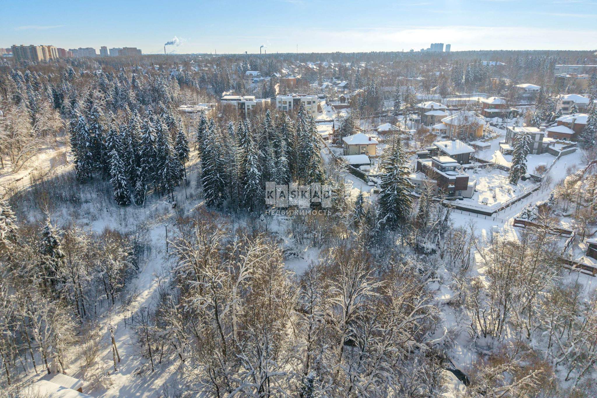 Продам земельный участок 1800 м.кв.