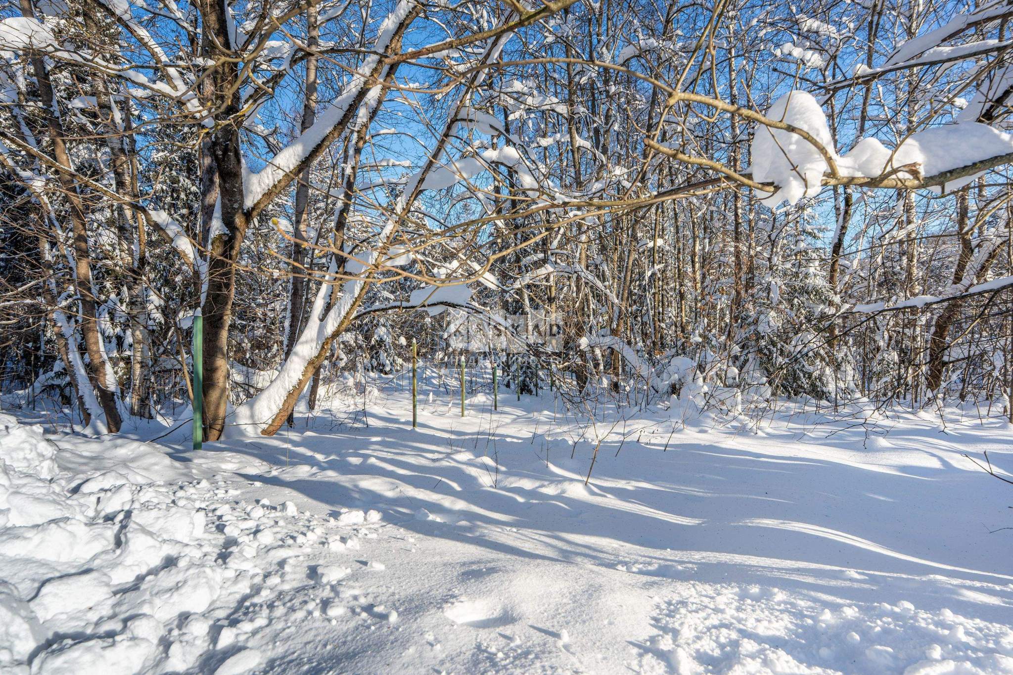 Продам земельный участок 1800 м.кв.
