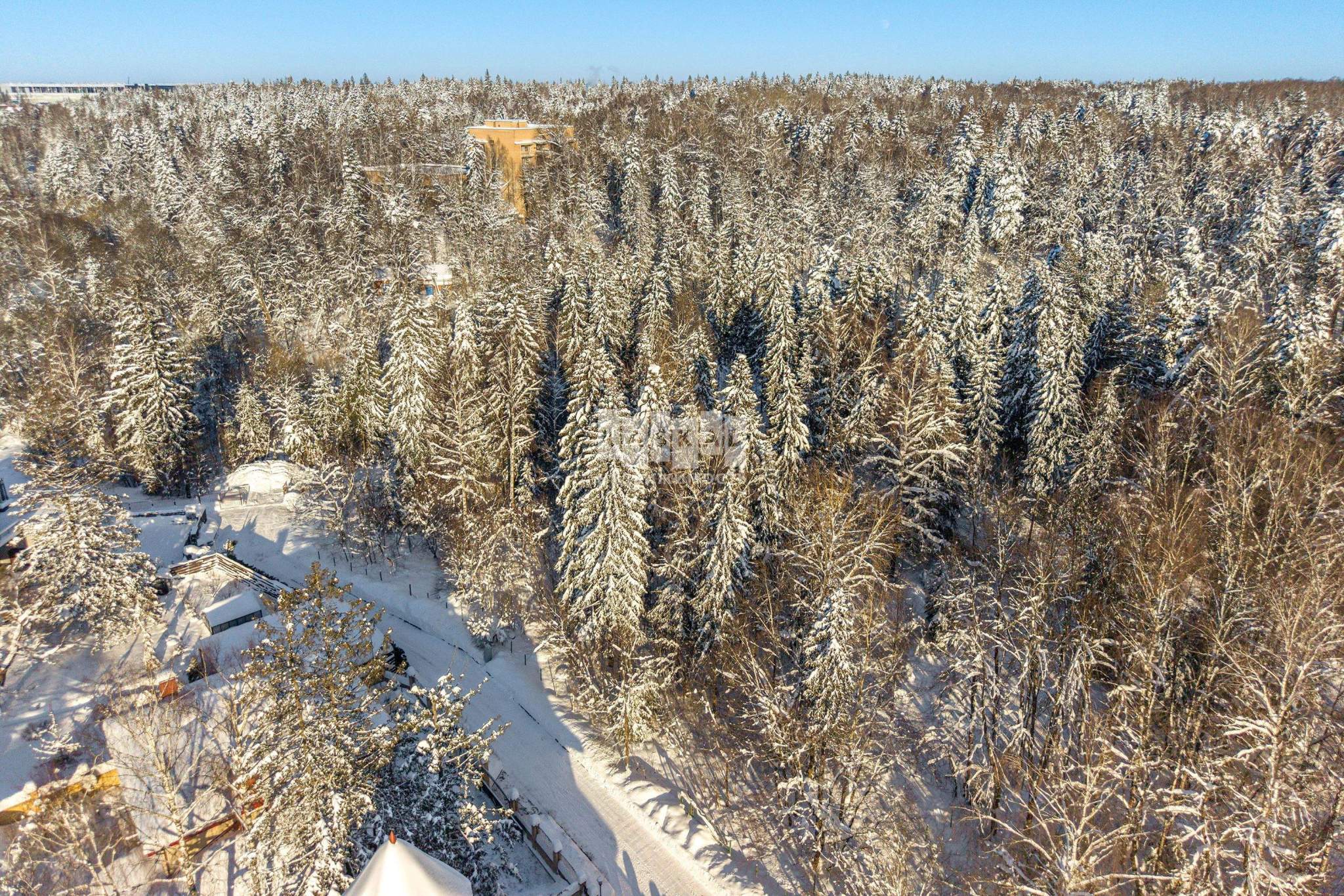 Продам земельный участок 1900 м.кв.