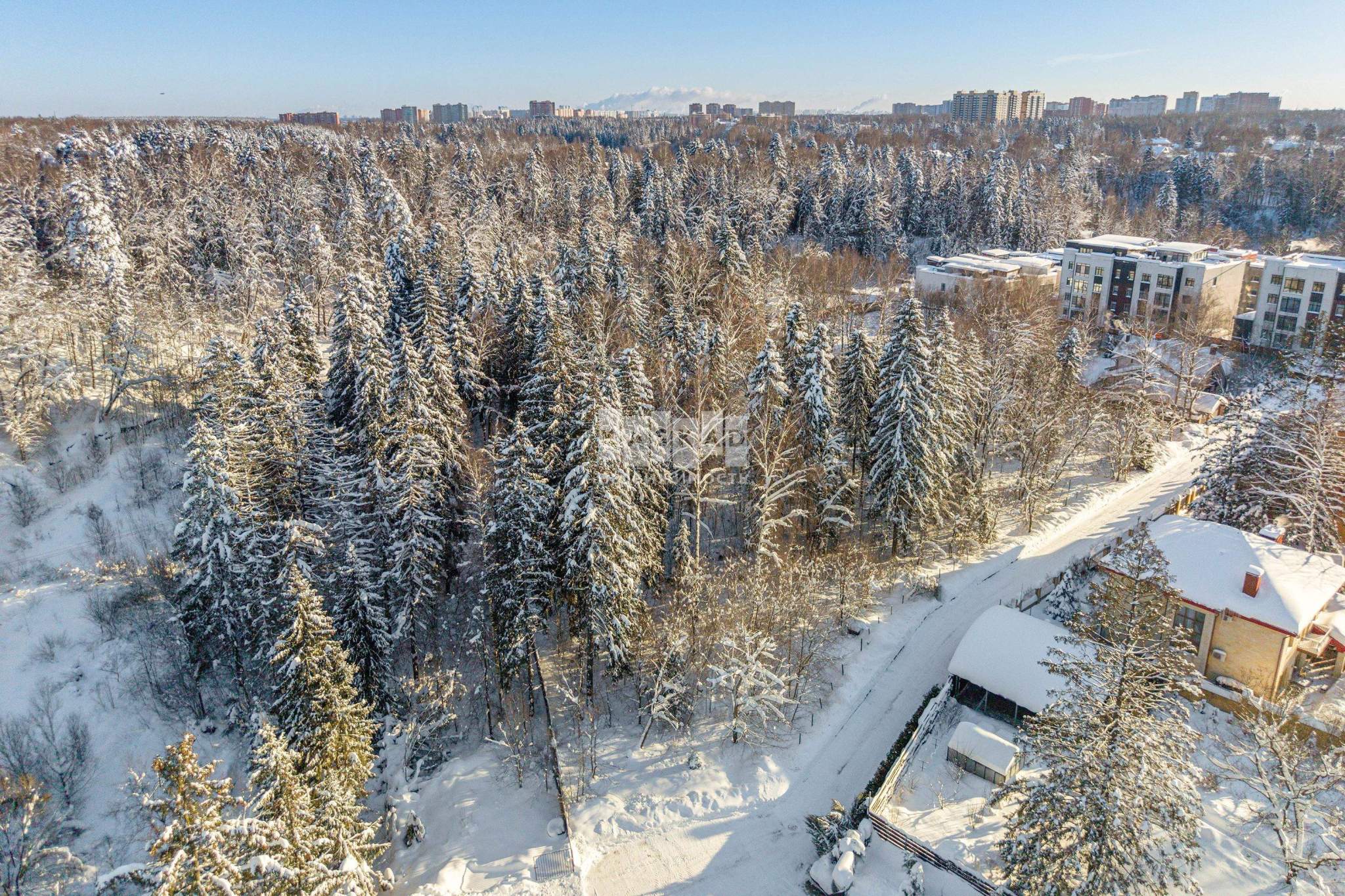 Продам земельный участок 1800 м.кв.