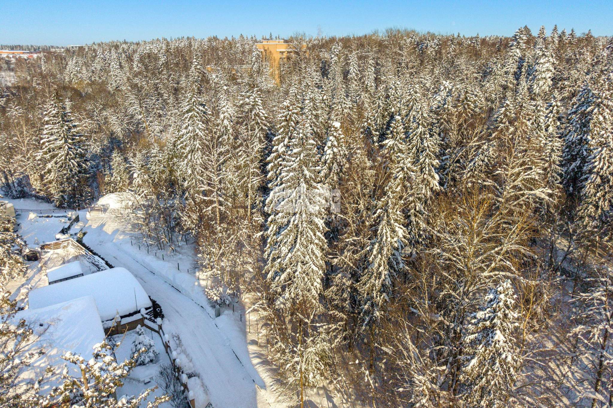 Продам земельный участок 1900 м.кв.