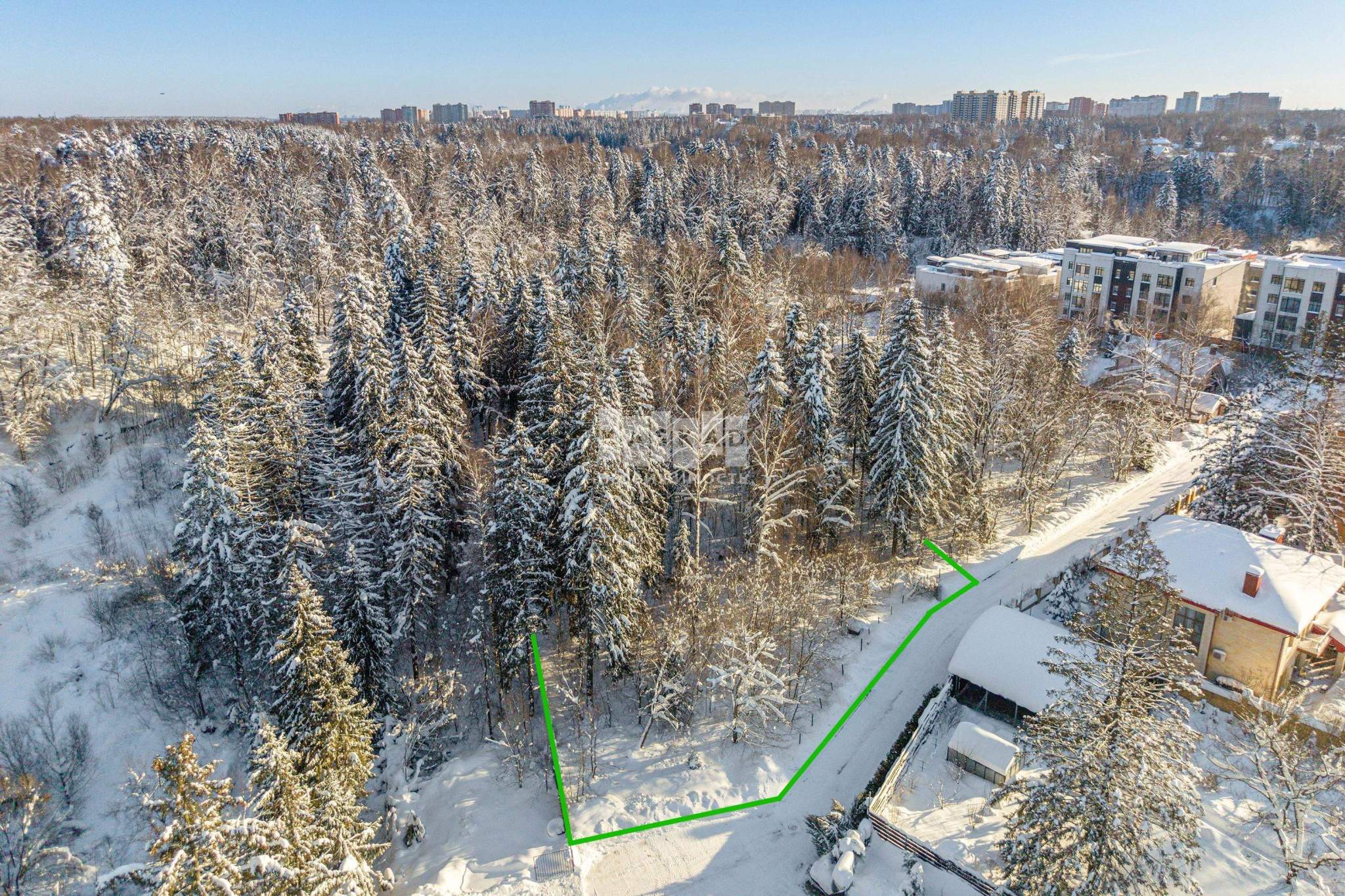 Продам земельный участок 1900 м.кв.