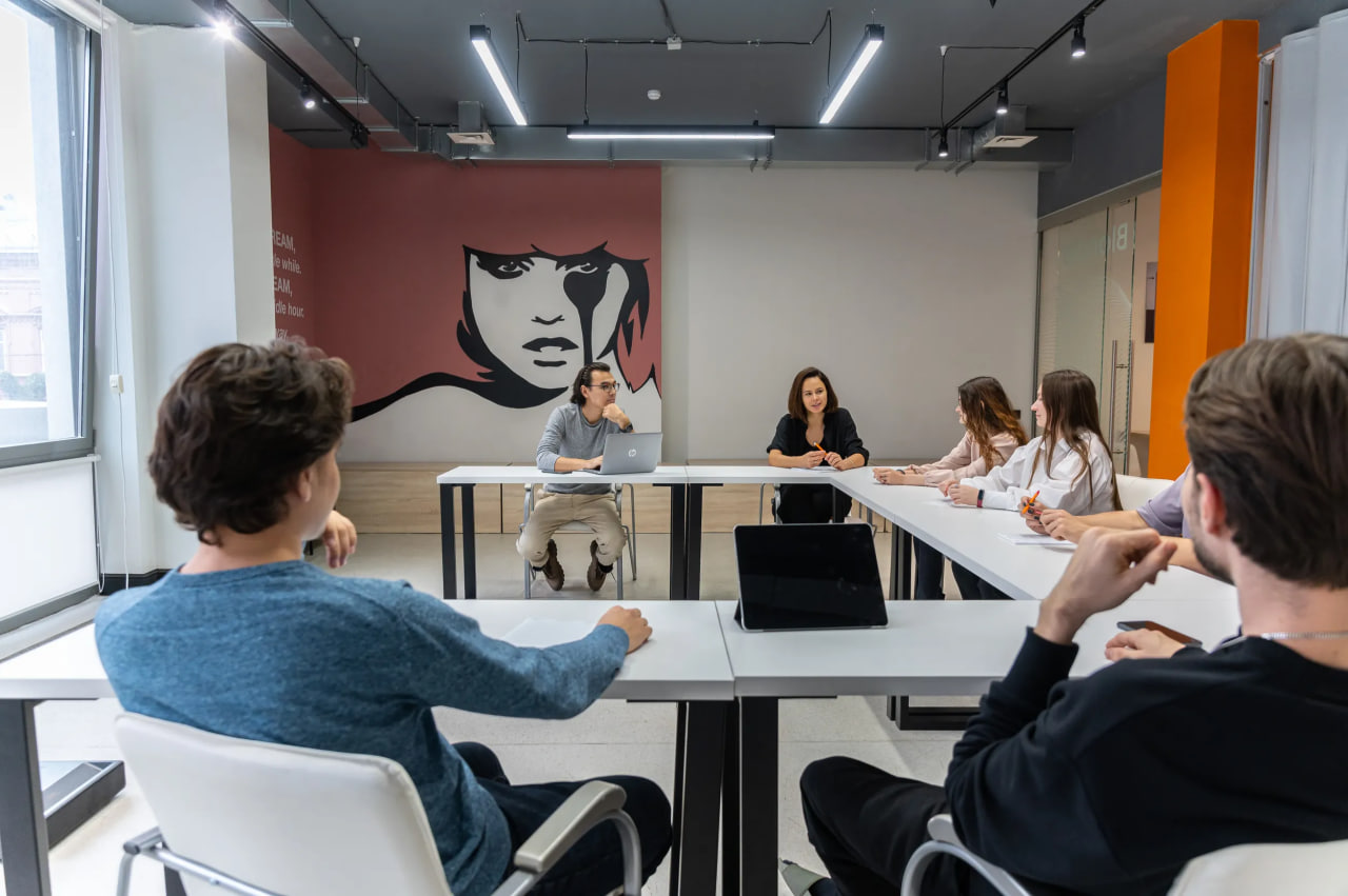 Сдам в аренду офис 2400 м.кв.