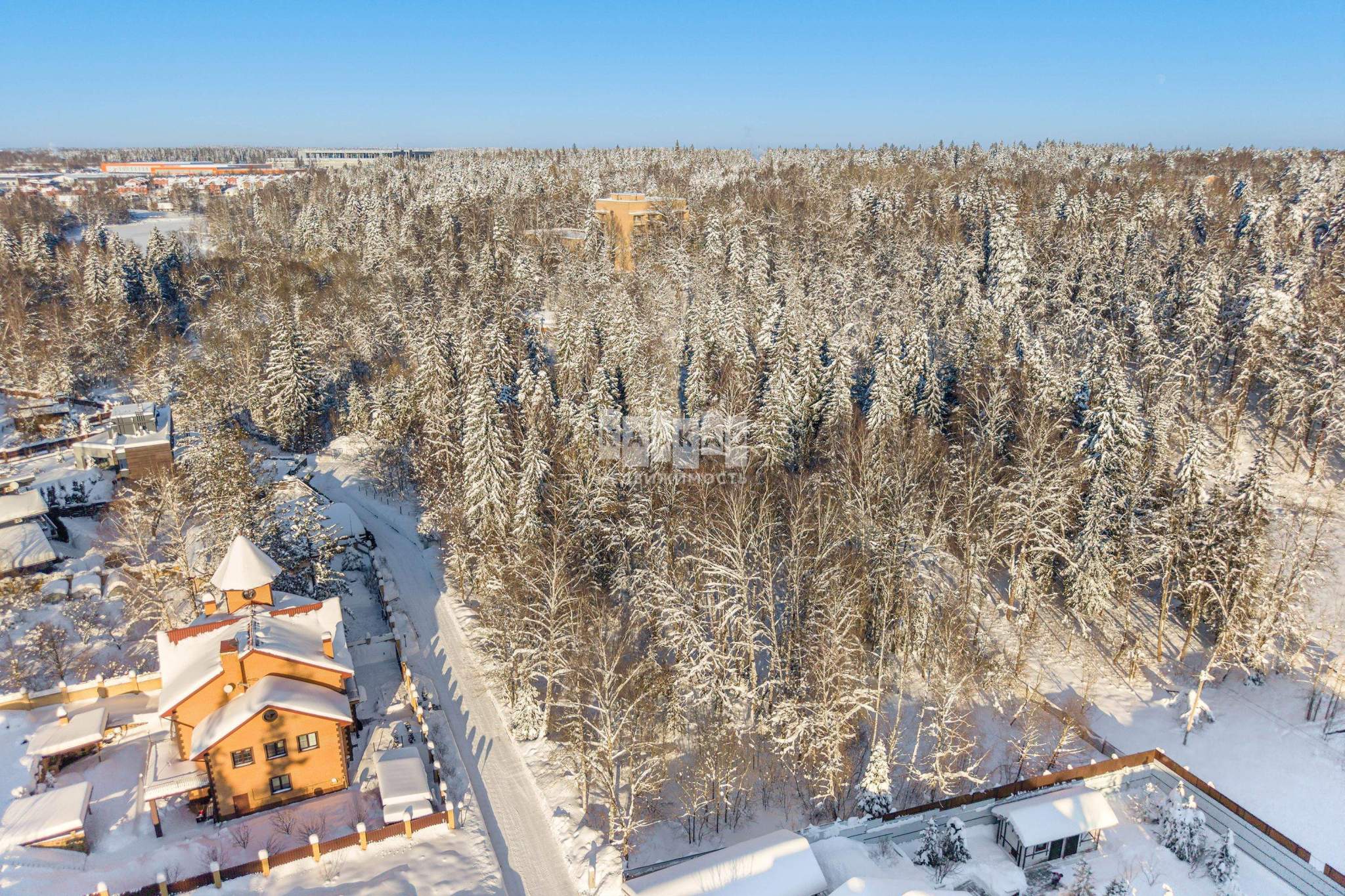 Продам земельный участок 1900 м.кв.