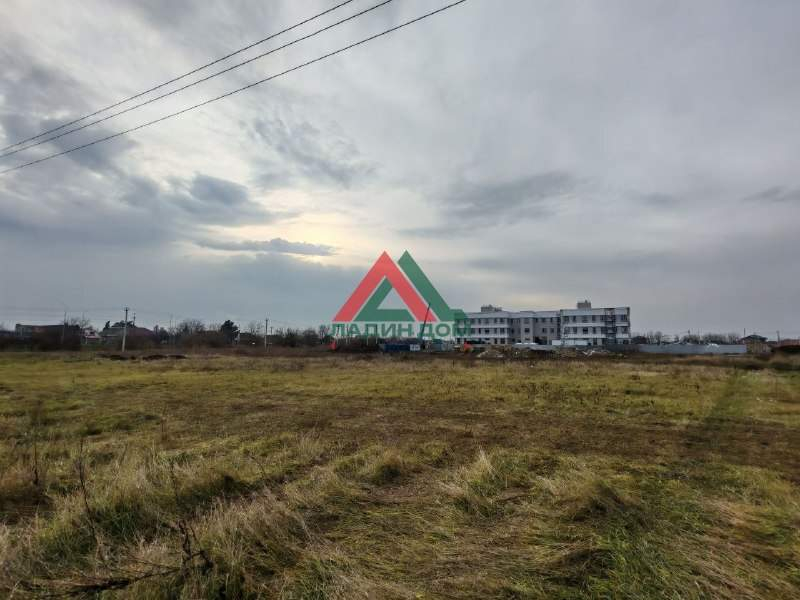 Продам земельный участок 1600 м.кв.