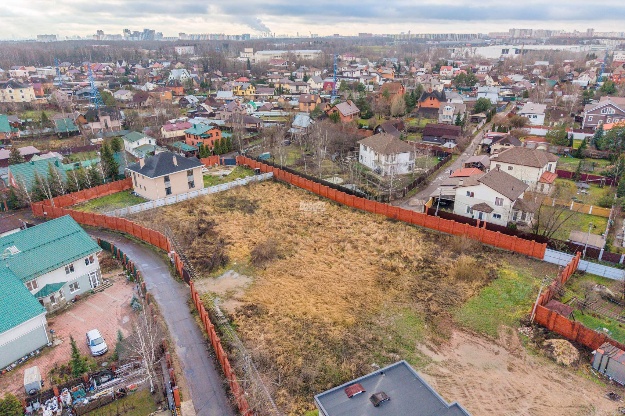 Продам земельный участок 1300 м.кв.