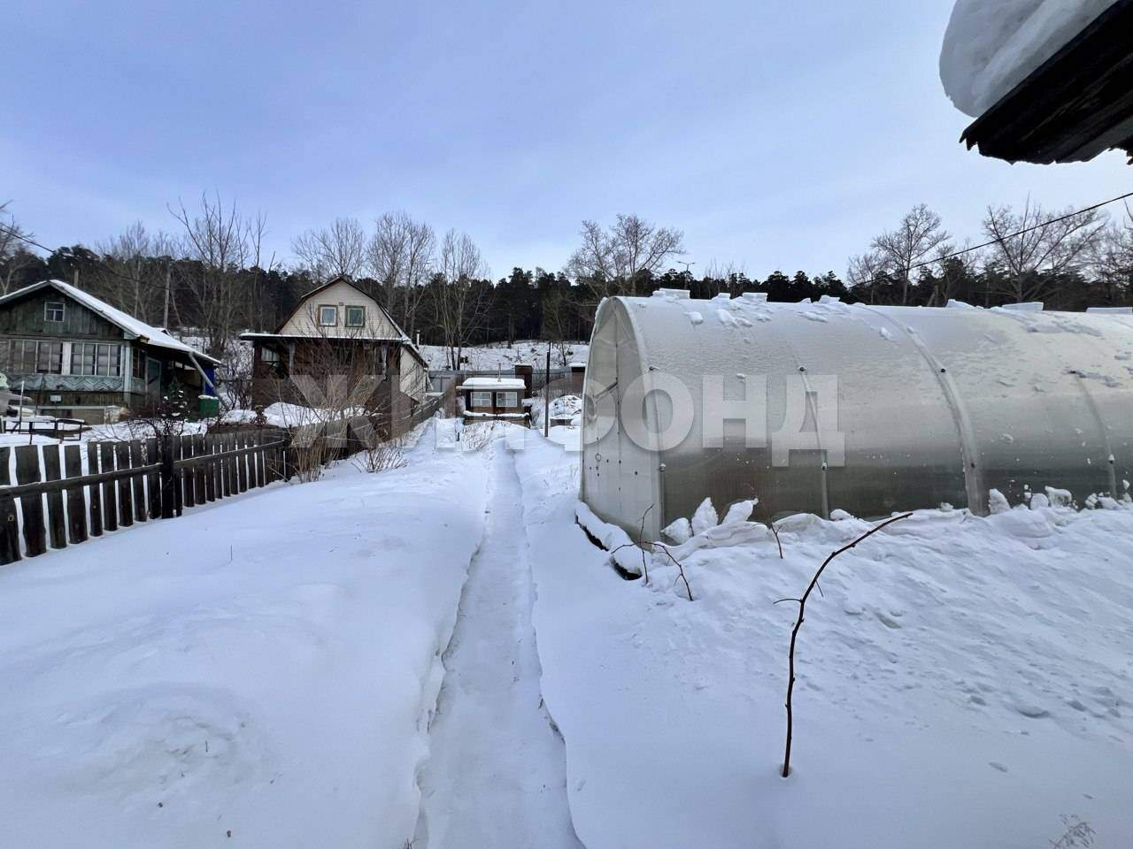 Продам земельный участок 600 м.кв.