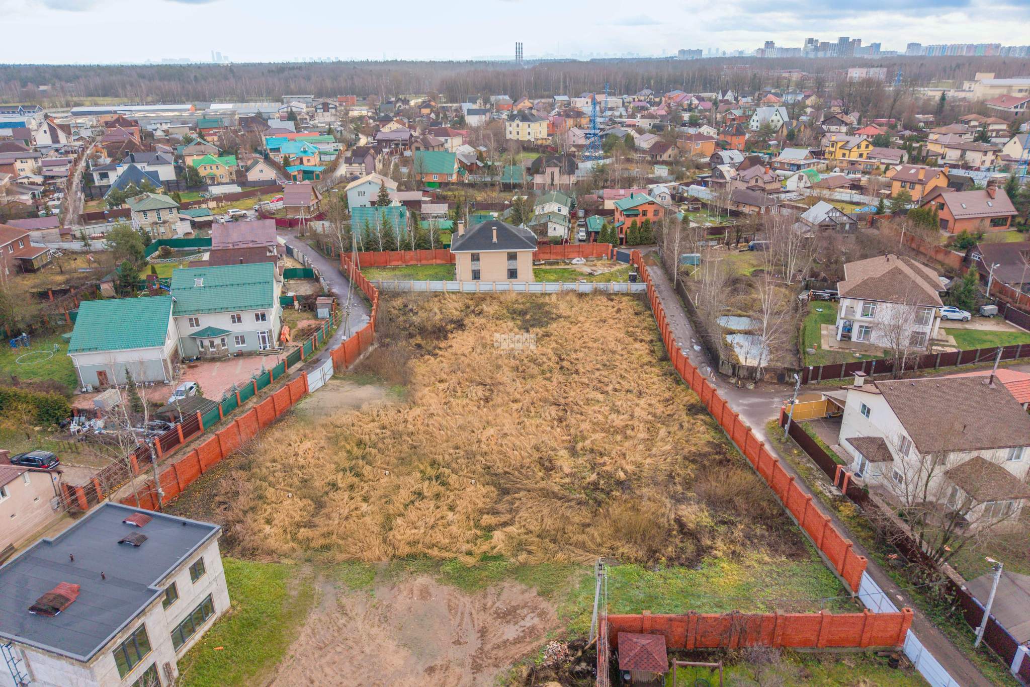 Продам земельный участок 750 м.кв.