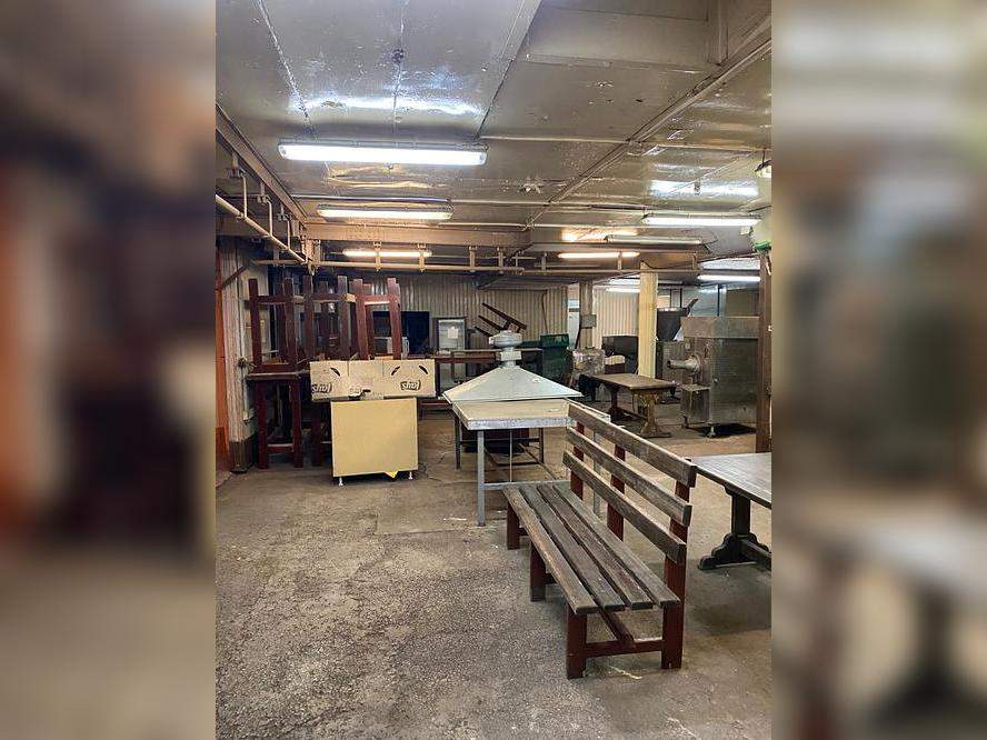 Продам магазин 2000 м.кв.