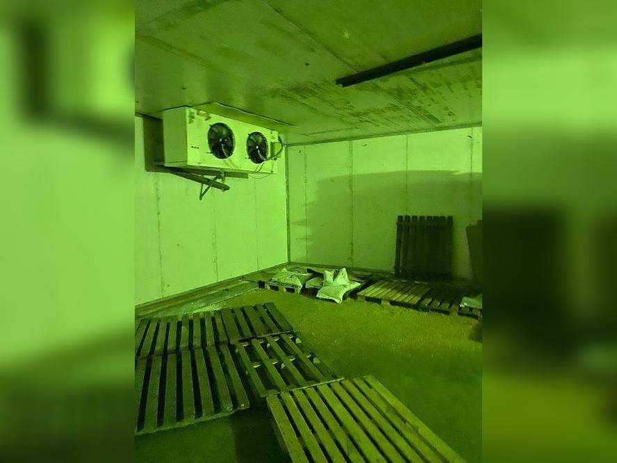 Продам магазин 2000 м.кв.