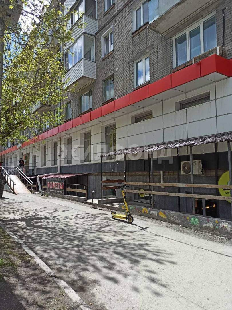 Продам магазин 583 м.кв.