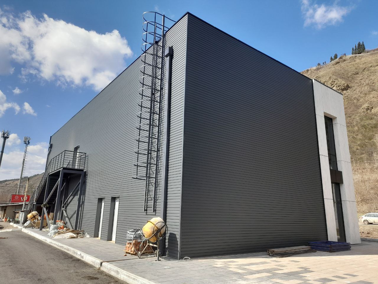 Торговая площадь в аренду в Красноярске, Лесная улица, зд123а фото №1