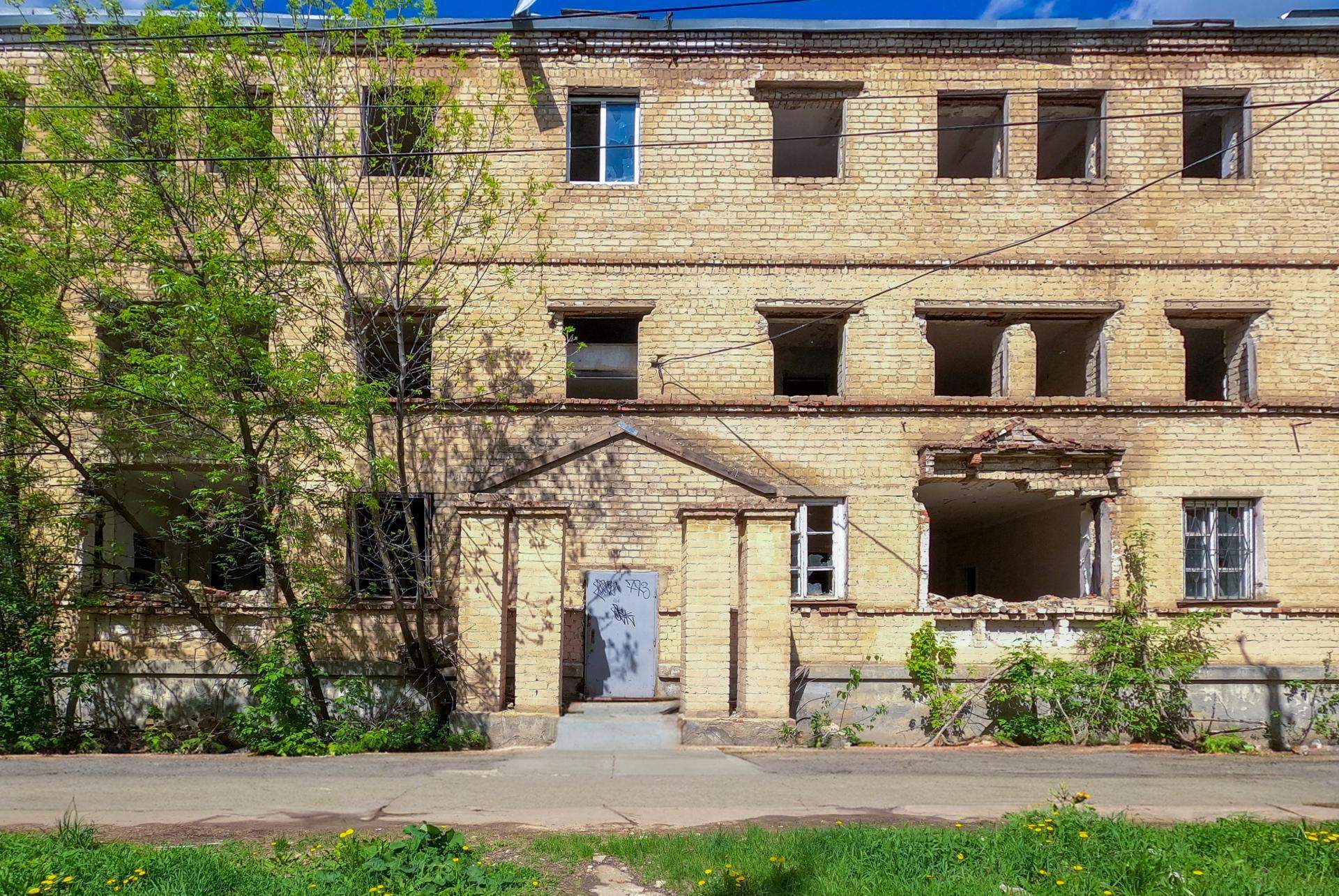 Продам торговое помещение 1399.8 м.кв.