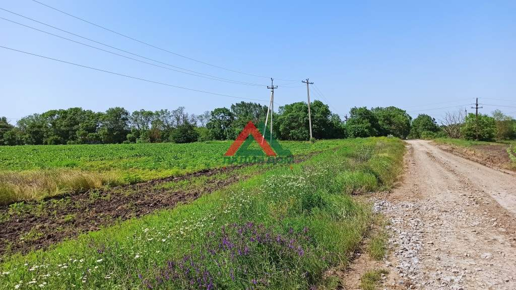 Продам земельный участок 32000 м.кв.