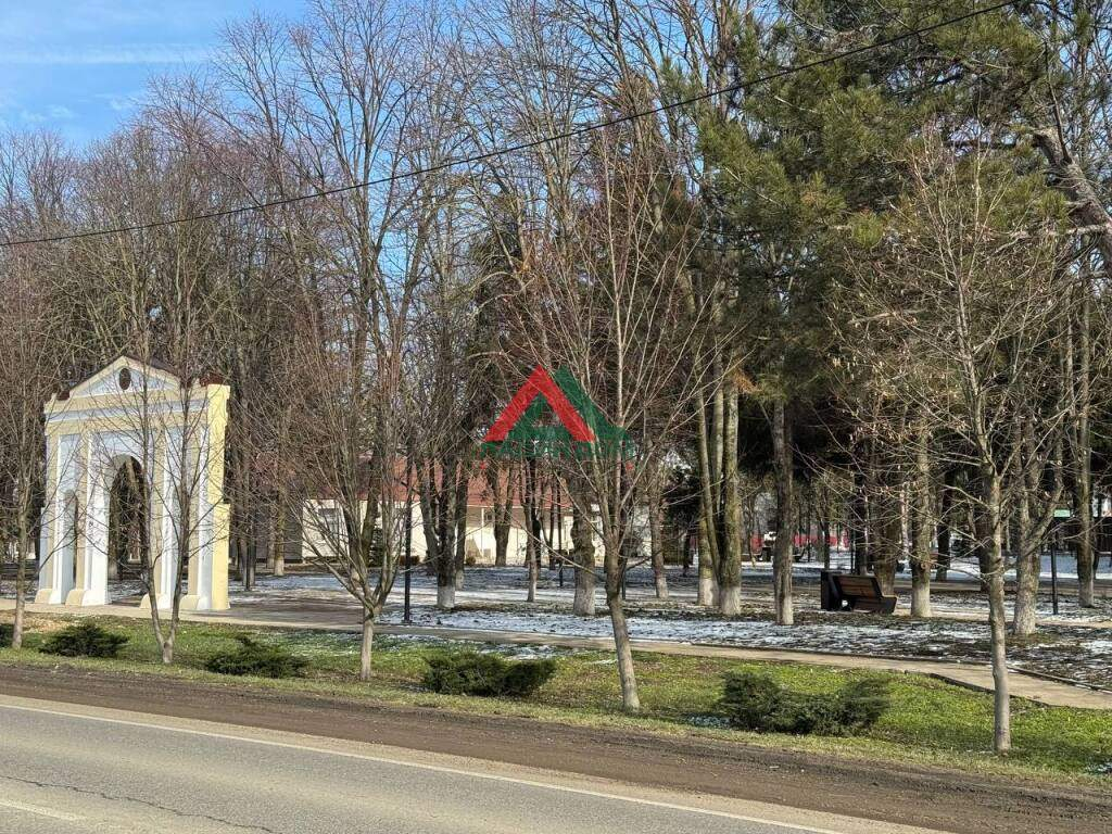 Продам земельный участок 600 м.кв.