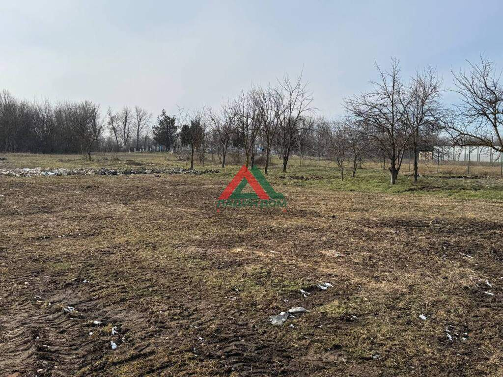 Продам земельный участок 600 м.кв.