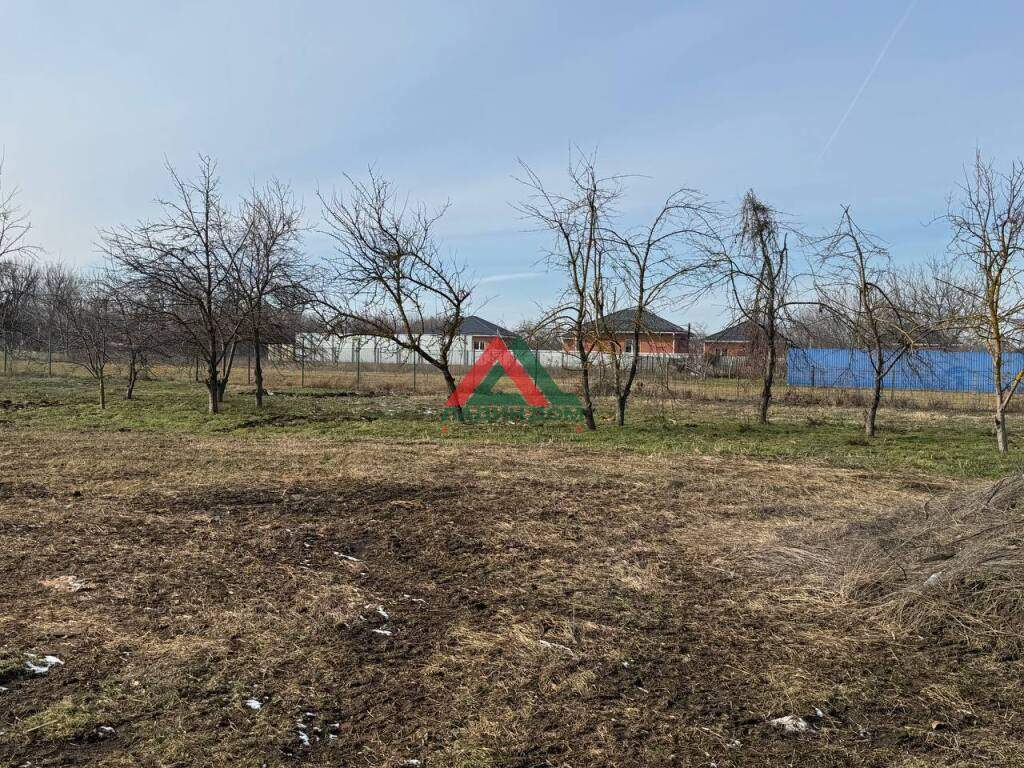 Продам земельный участок 600 м.кв.