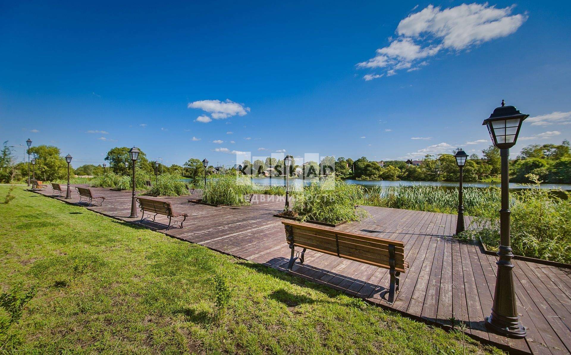 Продам земельный участок 1000 м.кв.